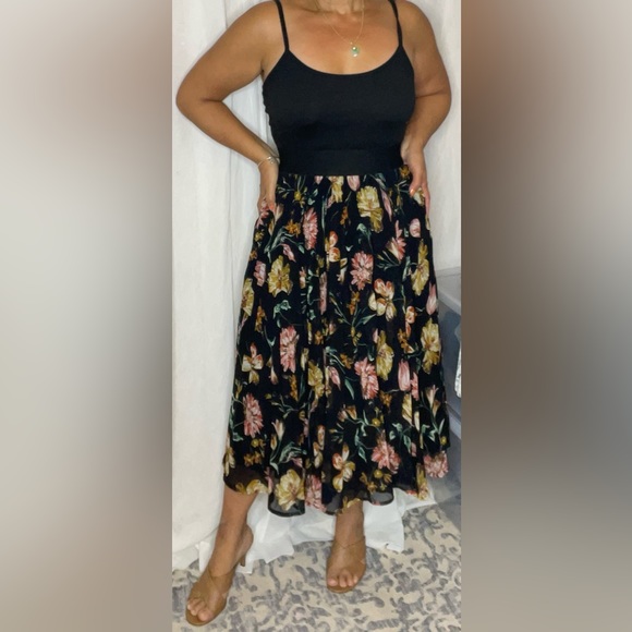 Dress Forum Dresses & Skirts - Dress Forum Pleated Floral Midi Skirt Size M